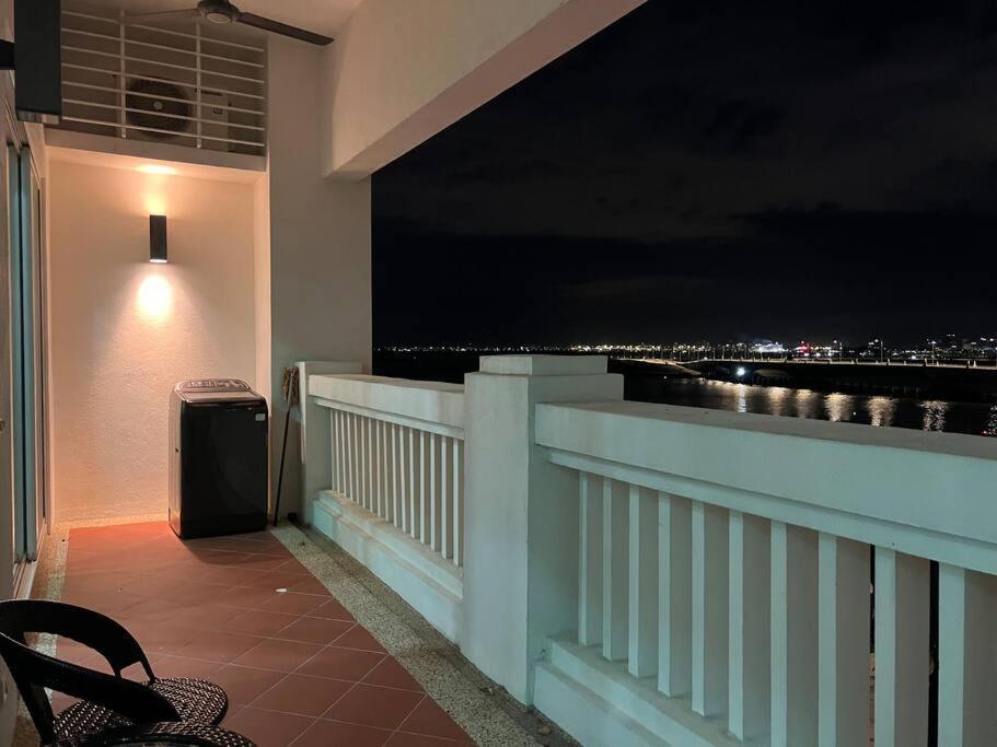 2Beds Seaview Straits Quay Comes With Carpark And Hothub Bagan Jermal Esterno foto