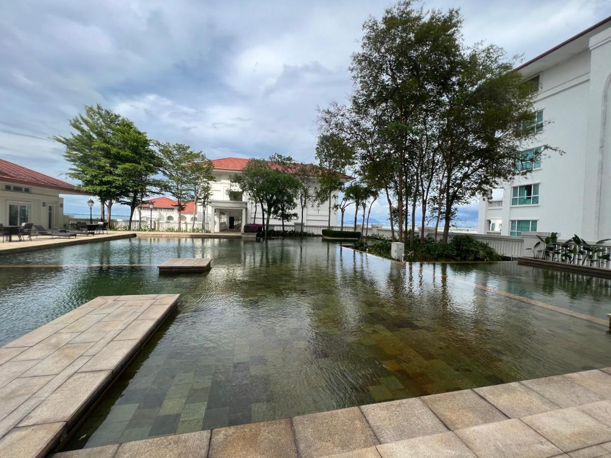 2Beds Seaview Straits Quay Comes With Carpark And Hothub Bagan Jermal Esterno foto